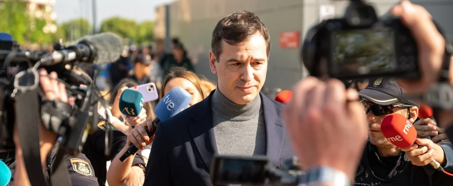 El hermano de Pedro Sánchez, David Sánchez, sale tras declarar en calidad de investigado en el Juzgado de Instrucción número 3 de Badajoz, a 25 de abril de 2025, en Badajoz, Extremadura (Fuente: Agencias).