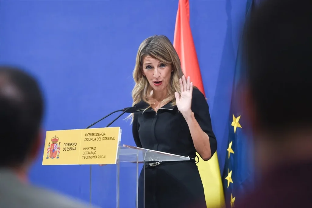 La patronal cansada de Yolanda Díaz: El SMI supera el 60% del salario medio 2 Moncloa EuropaPress 6995061 vicepresidenta segunda ministra trabajo economia social yolanda diaz Moncloa