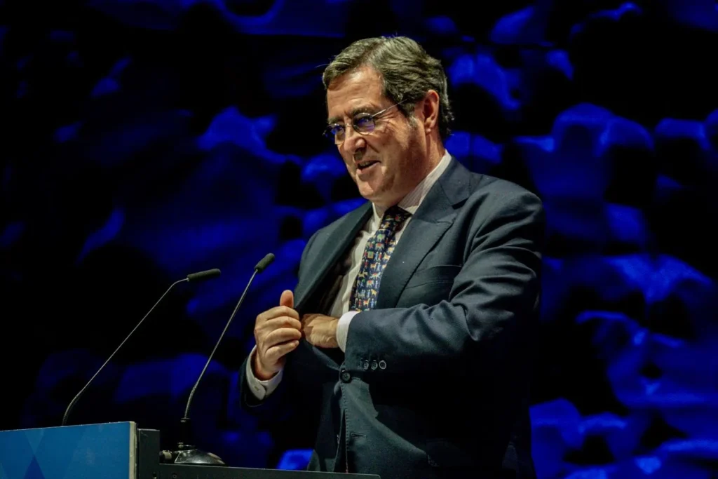 La patronal cansada de Yolanda Díaz: El SMI supera el 60% del salario medio 1 Moncloa EuropaPress 7161579 presidente ceoe antonio garamendi participa acto demografia empresa nuevo Moncloa