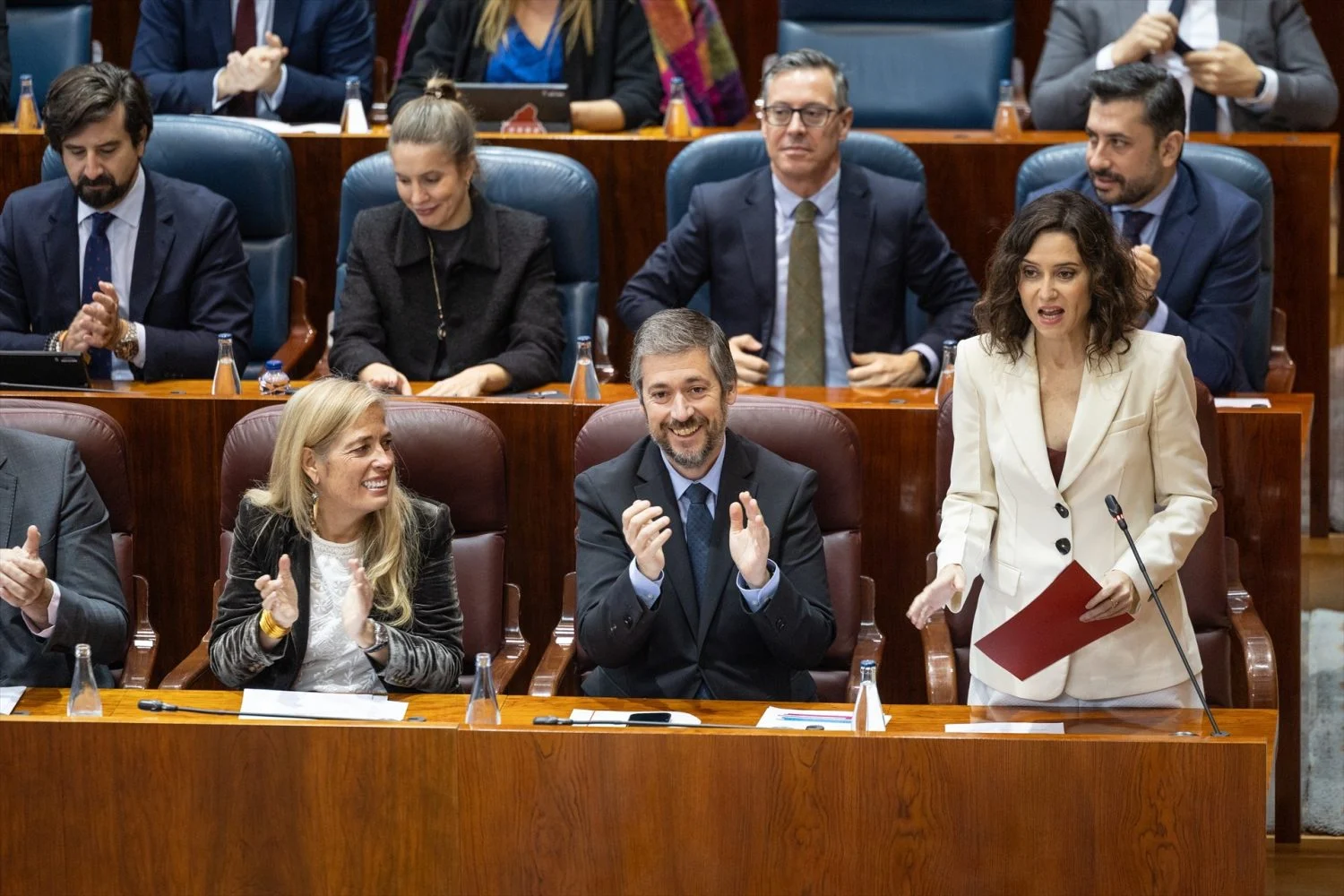 La presidenta de la Comunidad de Madrid, Isabel Díaz Ayuso, interviene durante una sesión plenaria en la Asamblea de Madrid, a 11 de diciembre de 2025, en Madrid (Fuente: Agencias).