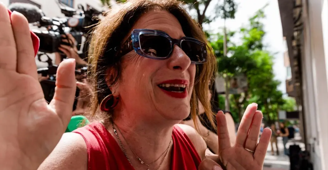 La exconcejal socialista Leire Díez a su llegada a la sede del PSOE en Ferraz, a 3 de junio de 2025, en Madrid (Fuente: Agencias) La exconcejal socialista Leire Díez a su llegada a la sede del PSOE en Ferraz, a 3 de junio de 2025, en Madrid (Fuente: Agencias)