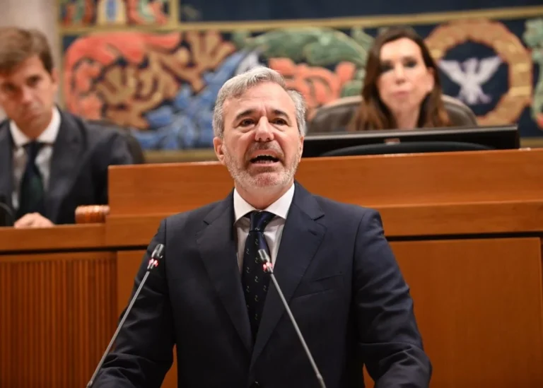 Pilar Alegría podría utilizar una ‘amistad peligrosa’ de Jorge Azcón para hacer campaña