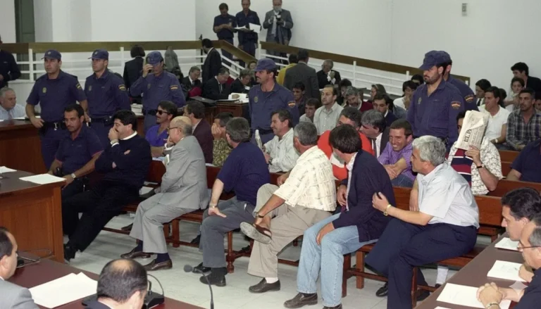 La madrugada en que cientos de policías tomaron Galicia: así arrancó la Operación Nécora, la primera gran redada contra los capos del narcotráfico en las rías gallegas dirigida por Baltasar Garzón