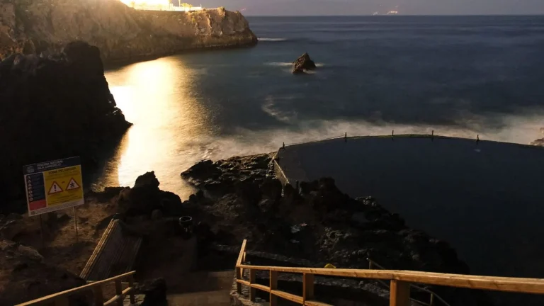 Mueren 4 personas por un golpe de mar en Tenerife
