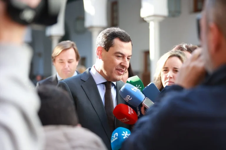 El presidente de la Junta de Andalucía  apela al «sentido de barrio» en su mensaje de Navidad