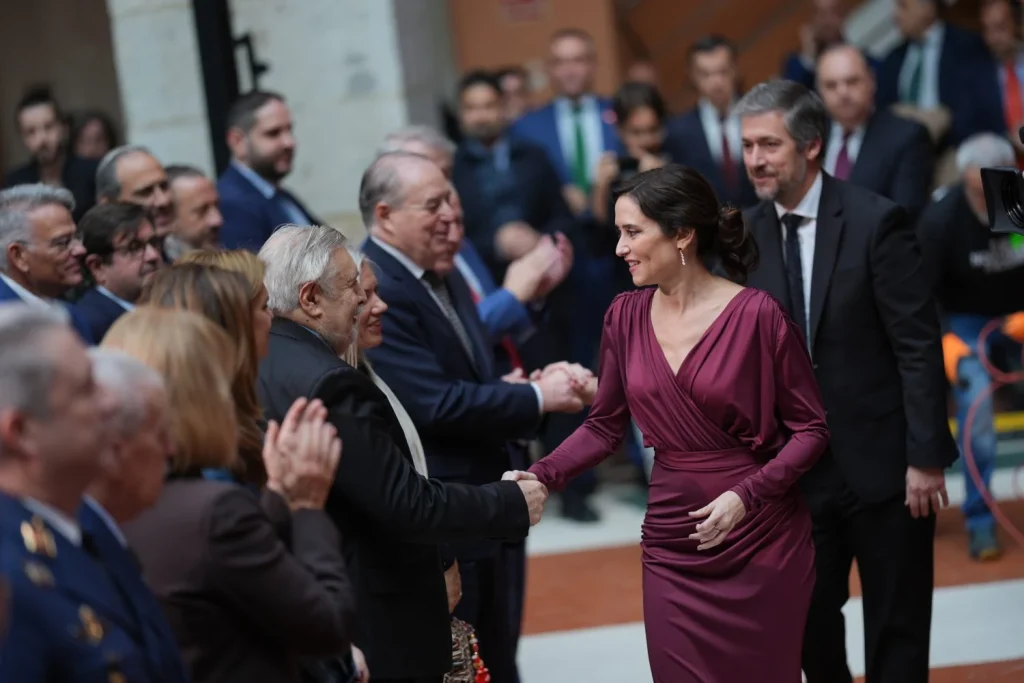 El PP se adueña de la Constitución y dice ser el "único" que la defiende 1 Moncloa Isabel Díaz Ayuso en el acto de la Constitución (fuente: Comunidad de Madrid)