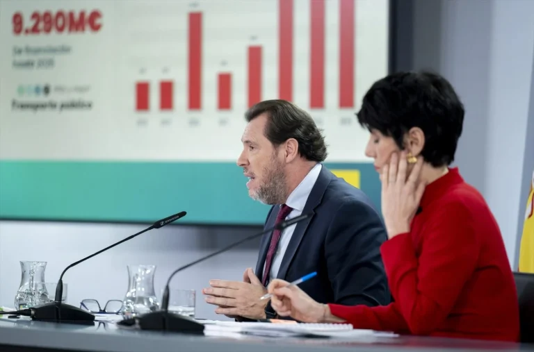 Pensiones, transporte y nuevos embajadores centran la última actividad del Consejo de Ministros