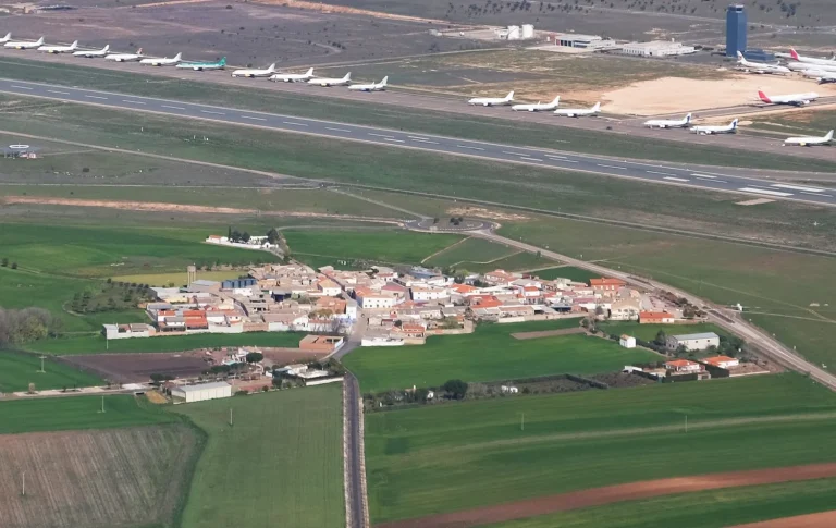 Solo 47 vecinos y un aeropuerto al lado: descubre el pueblo más loco de Ciudad Real