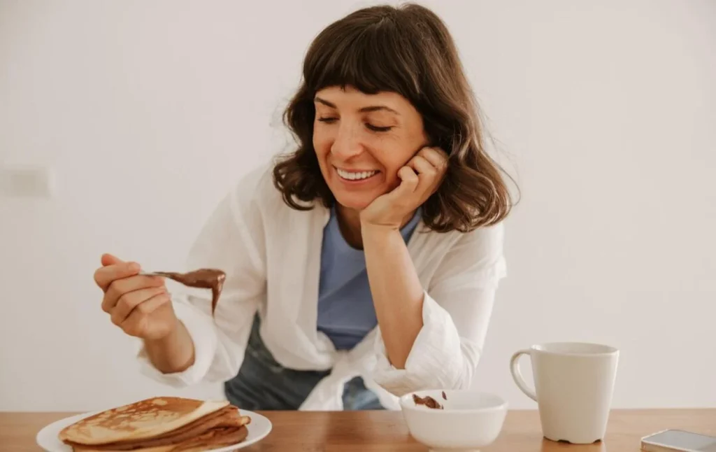 Cenar más temprano para respetar los ritmos de la microbiota