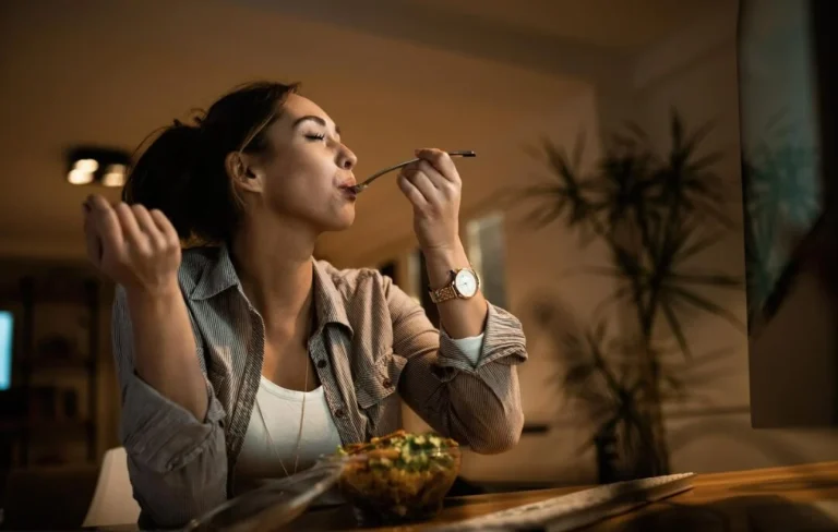 Asun Gonzáles, experta en microbiota, explica cómo debemos comer en el día a día