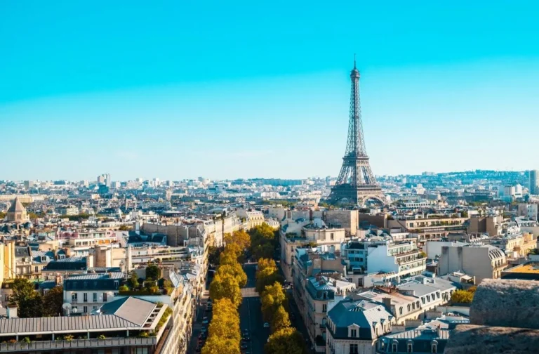 La joya medieval de Francia que mezcla carreras extremas, castillos e historia viva