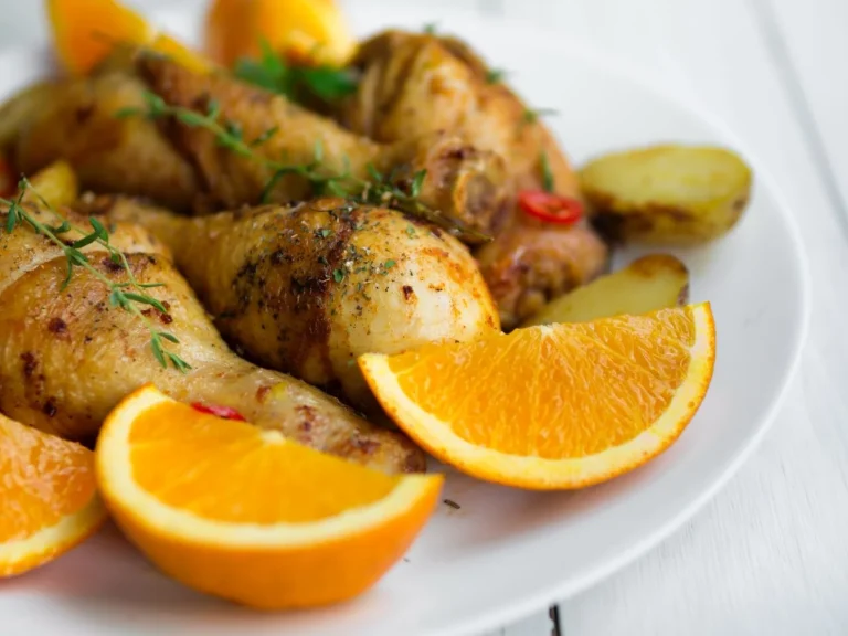 Disfruta de un pollo al limón con hierbas tierno y jugoso que seguro le encantará a todos