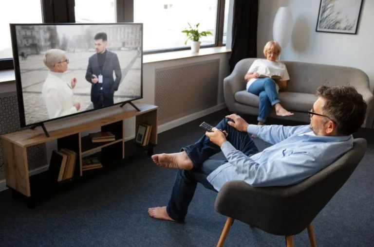 Movistar Plus+ estrena la adaptación del Premio Planeta de Javier Cercas, llamada a convertirse en sucesora de ‘Anatomía de un instante’