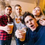 Claudia Ríos (41), oncóloga: “Si te bebes ‘solo’ cuatro copas cada fin de semana, tu hígado y tus células ya saben que estás jugando con el cáncer”