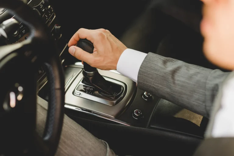 La misteriosa letra ‘L’ del cambio automático que muchos tocan sin saber para qué sirve