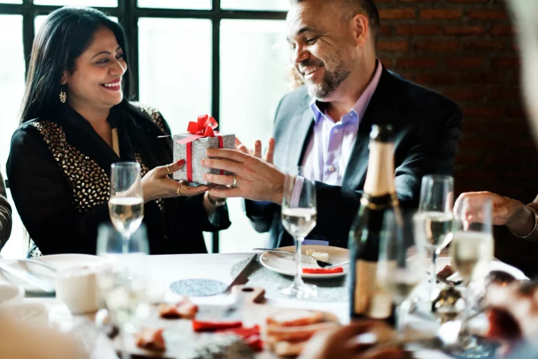 Lo que la normativa laboral dice realmente sobre la cena de Navidad si tu jefe insiste en que vayas