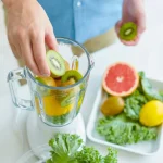 “Te olvidarás de las dietas aburridas”: Dr. Julián Vega (41) nutricionista, comparte una lista de batidos que te mantiene más lleno sin sacrificar el sabor