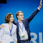 Ayuso intenta cerrar filas en público con Feijóo tras más de tres años de rumores