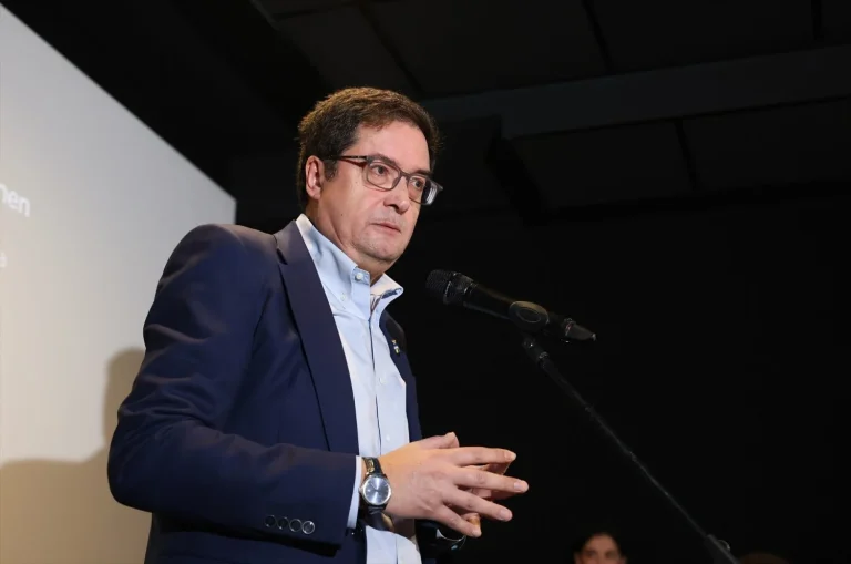 Óscar López amenaza con eliminar la sanidad privada en Madrid si gobierna el PSOE