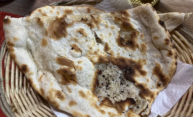 Naan casero fácil: la receta rápida para clavar el pan plano indio sin complicarte