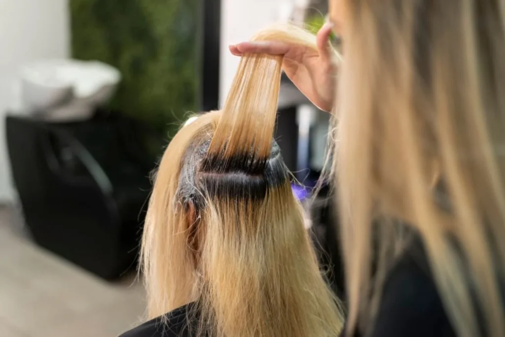 Si tus canas son rebeldes esta solución es menos tóxica 