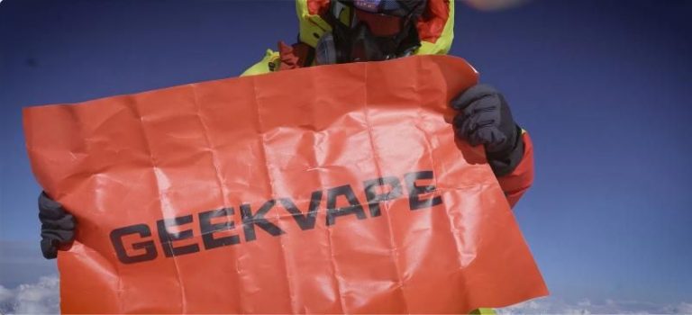 Una década hasta la cima del mundo: Geekvape celebra su 10.º aniversario alcanzando la cumbre del Everest