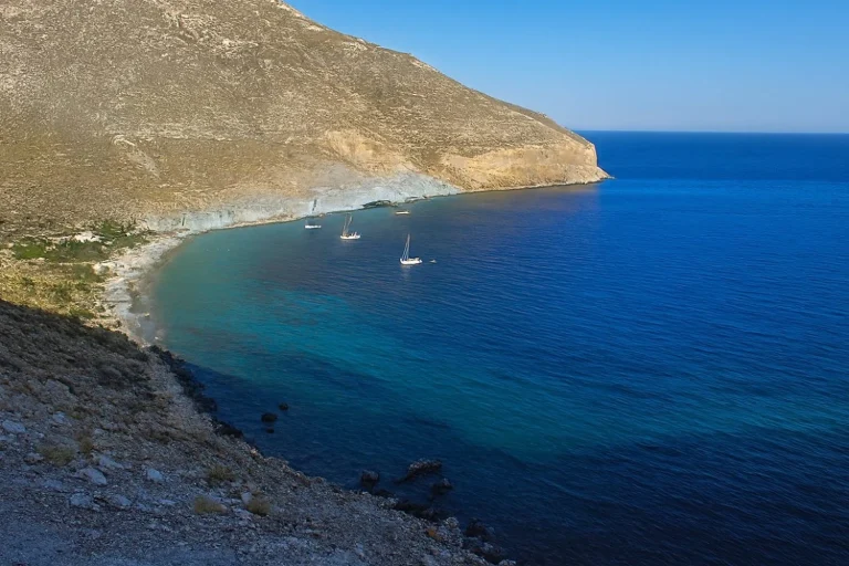 El ‘Caribe’ está en Almería: la cala volcánica donde el agua sigue caliente en pleno enero