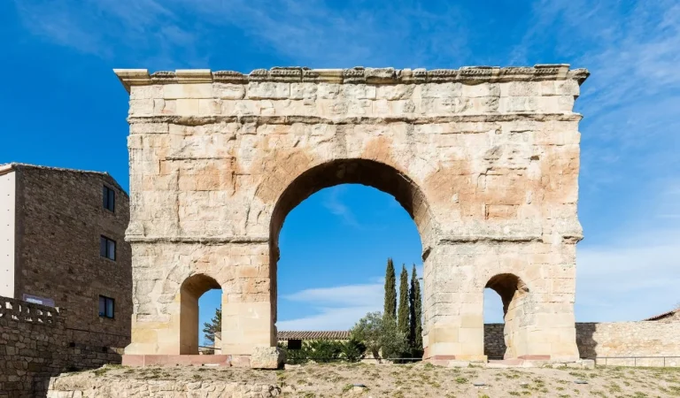 Conoce estos rincones de Castilla y León que te transportan a otro mundo desde el primer momento