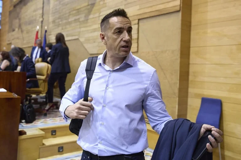 Emilio Delgado da un paso al frente en Más Madrid antes de que Mónica García decida su estrategia