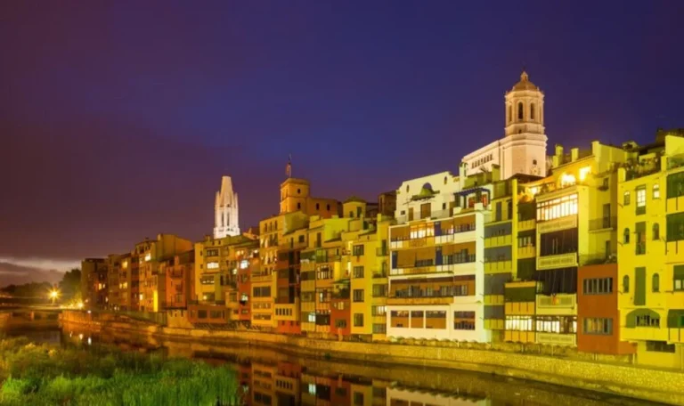 Mucho más que un destino: 3 formas de vivir Málaga con intensidad