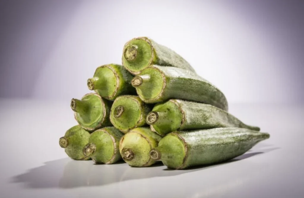 Los beneficios que se le atribuyen al agua de okra