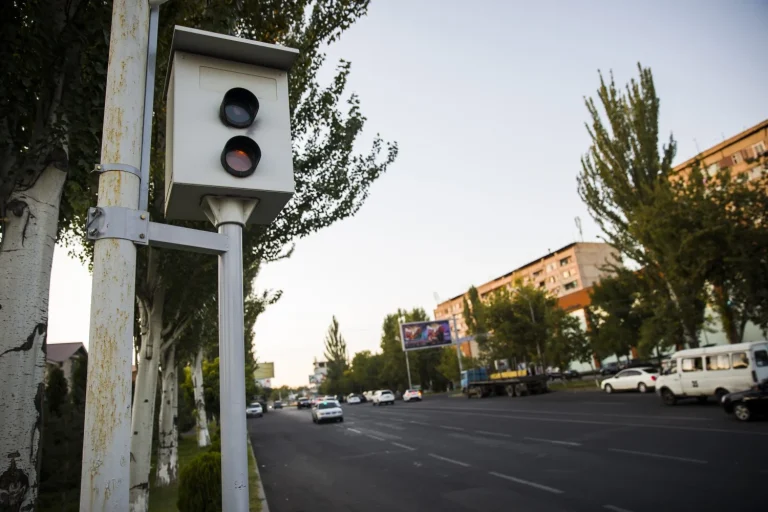 6 puntos y el carnet en el aire por frenar de golpe antes del radar “para engañarlo”, y el timado eres tu