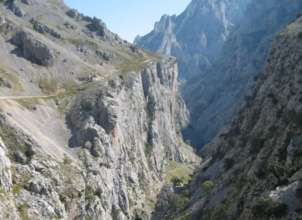 3 lugares de Asturias ideales para caminar entre paisajes increíbles 15 Moncloa Ruta del Cares en Asturias