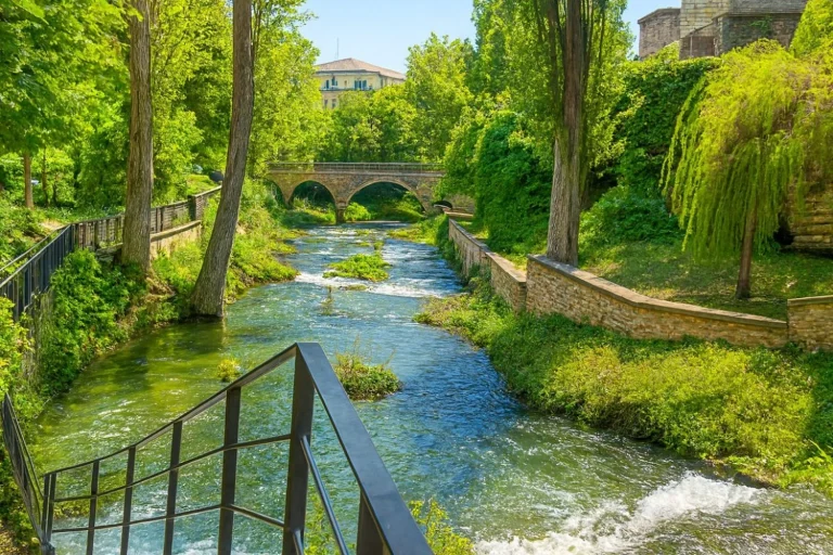 No es Budapest, es la Alcarria: sumérgete en agua 32º a solo 1h 40m de 32º y olvida el frío