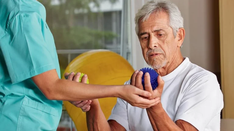 «Tu microbiota es tu segundo cerebro»: El Dr. Álvaro Campillo Soto, gastroenterólogo de referencia en Europa y profesor UCAM, advierte que la enfermedad comienza donde ignoras