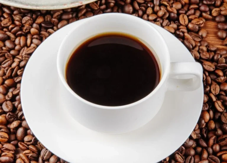 ¿El café es tan inofensivo como parece? Un estudio analiza su impacto oculto