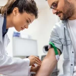 El colesterol no siempre sube por lo que comes: la explicación que gana peso entre expertos