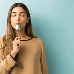 El alimento que deberías comer cada día a las 11 para bajar el colesterol y controlar la tensión