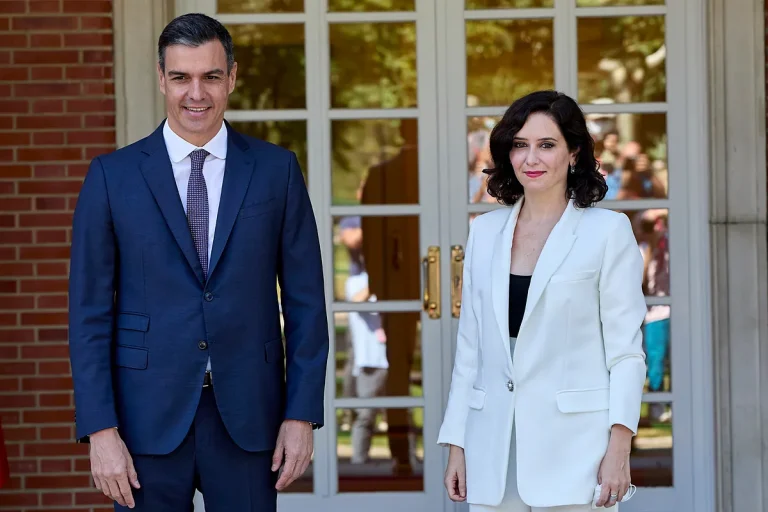 Sánchez y Ayuso afrontan un complicado 2026 marcado por los tribunales