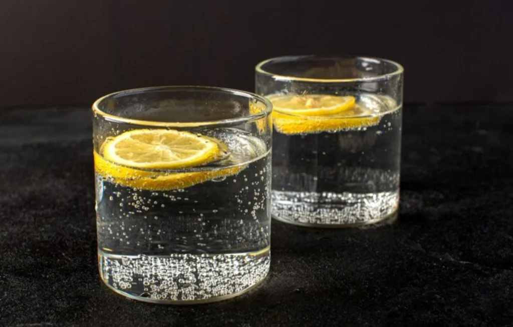 ¿Qué ocurre en el estómago al tomar agua con gas?