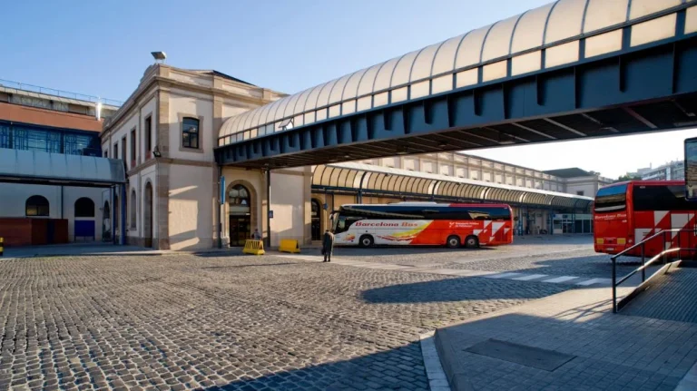 Detenidos 15 conductores de autobús por trasladar migrantes sin papeles de España a Francia