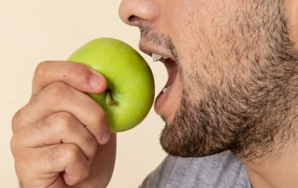 El poder de morder una manzana