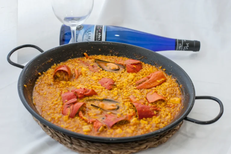Paella perfecta sin miedo al arroz pasado: el truco que cambia todo lo que sabías