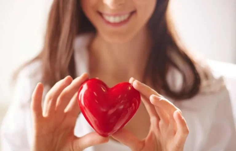 La hora a la que desayunas podría estar influyendo más de lo que crees en la salud de tu corazón, según un estudio