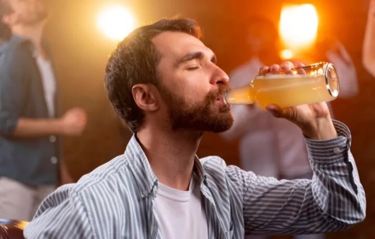 Ni una copa al día es segura: el riesgo del alcohol empieza antes de lo que crees