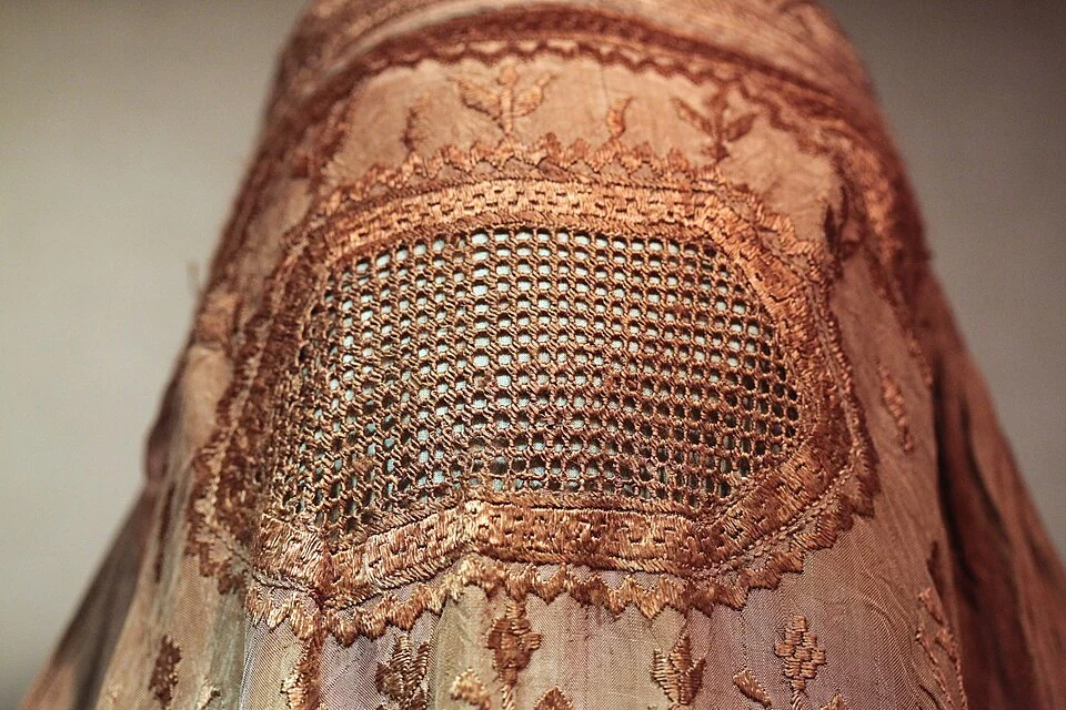 La izquierda española se enreda con la tela del burka y el nicab 3 Moncloa Burka de seda (Fuente: Rama)