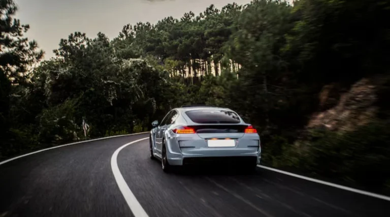 El impacto real de los coches en el planeta: cómo dañan el aire, el clima y tu salud