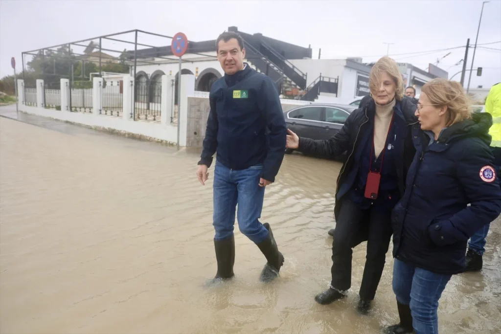 La UNED pone en riesgo a sus alumnos por el temporal Leonardo 3 Moncloa El presidente de la Junta de Andalucia Juanma Moreno Moncloa