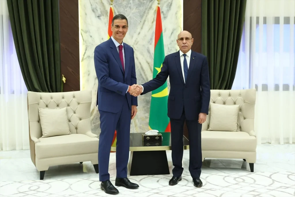 El presidente del Gobierno, Pedro Sánchez, junto al presidente de la República Islámica de Mauritania, Mohamed Cheikh El Ghazouani (Fuente: Agencias)