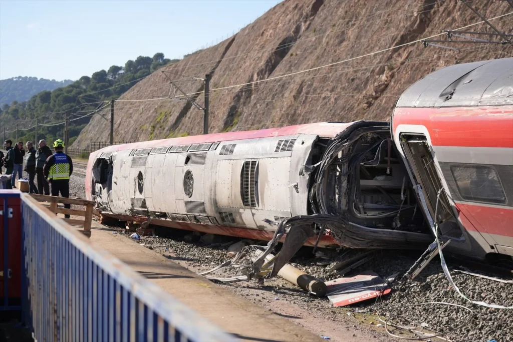 Las 4 hipótesis que sigue la Guardia Civil como causa del accidente de Adamuz 1 Moncloa EuropaPress 7231186 vagones tren iryo descarrilo 20 enero 2026 adamuz cordoba andalucia espana Moncloa